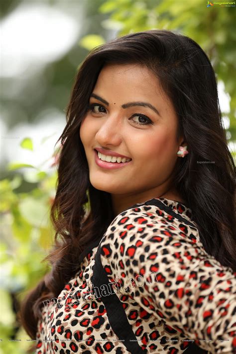 telugu heroine photos come|More.